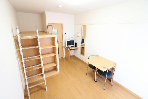 居室・リビング　新入学生には安心！家具家電付で、すぐに新生活をスタート！