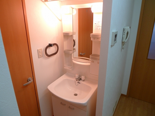 洗面設備　朝など便利な独立洗面台です