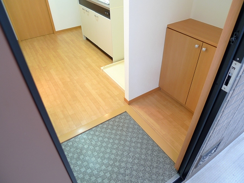 玄関　シューズボックスがあり玄関は広く使えますよ