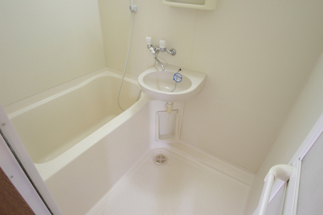 バス・シャワールーム　※他のお部屋の参考写真です