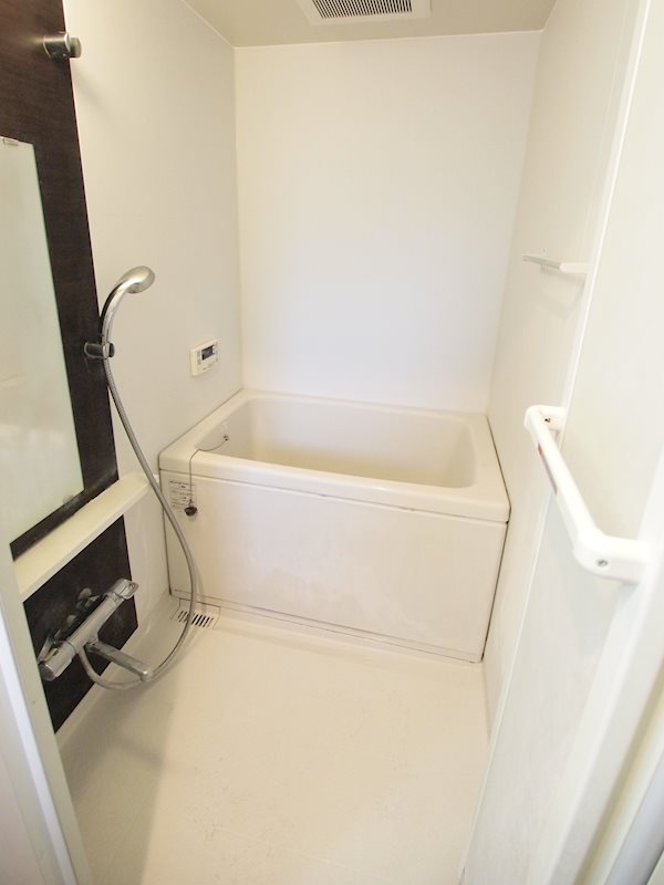 バス・シャワールーム　お風呂もきれいです。