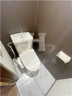 トイレ　別号室参考写真です