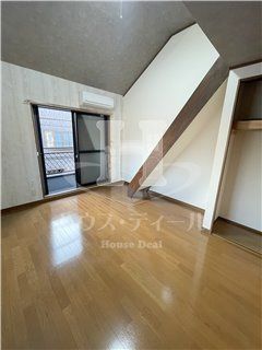 居室・リビング　別号室参考写真です