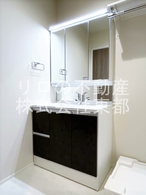 洗面設備　ヘアセット・メイクにも便利な洗面化粧台タイプ♪