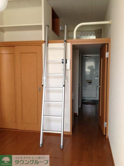 居室・リビング　1Fはフローリング、2Fは絨毯になります。