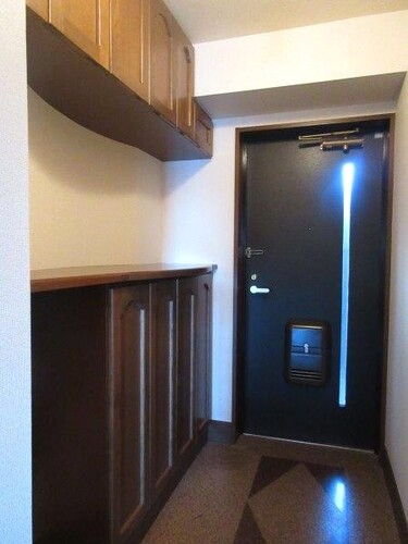 玄関　玄関　※2019年4月撮影時