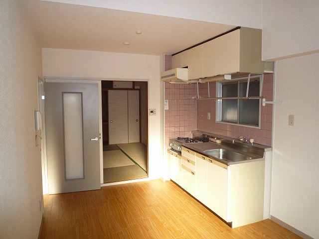 居室・リビング　※同建物同型別のお部屋