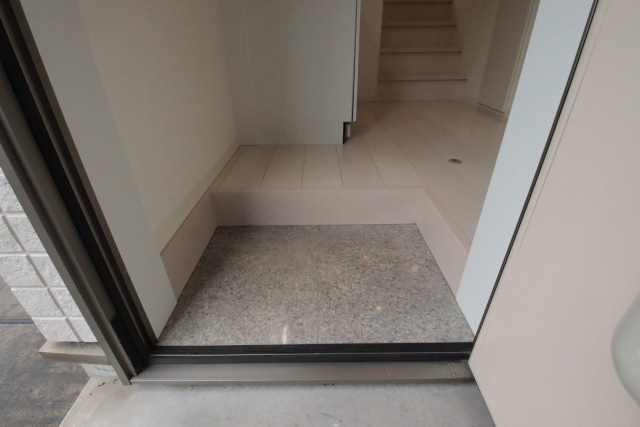 玄関　※別室の参考写真の為、現況優先です。