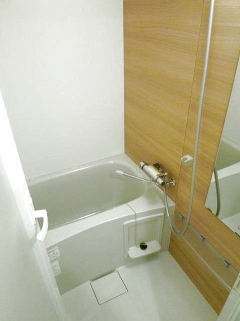 バス・シャワールーム　清潔感のあるバスルーム