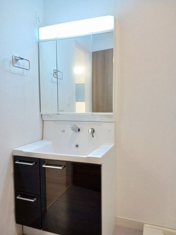 洗面設備　コンパクトで使いやすい洗面所