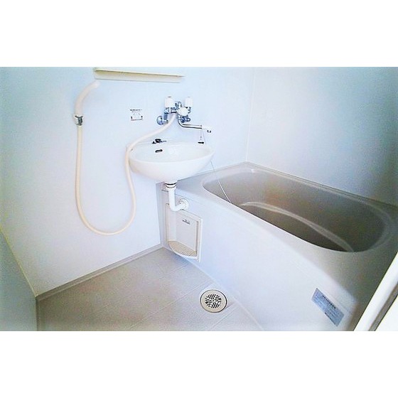 バス・シャワールーム　便利な浴室乾燥機能付き