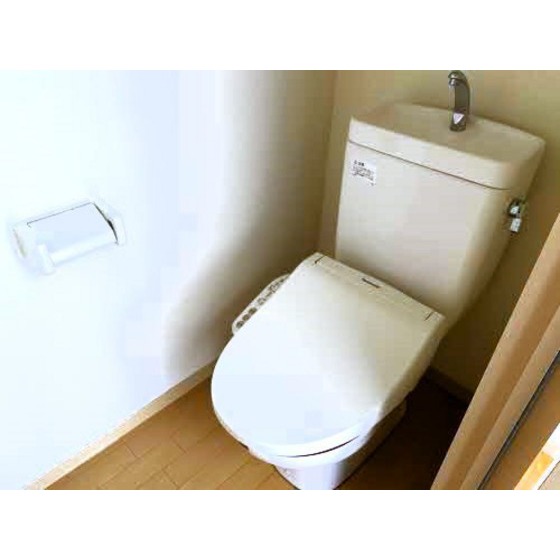 トイレ　温水洗浄機能付き便座