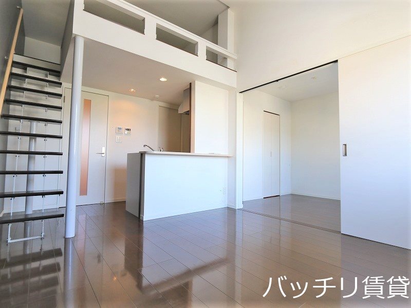 居室・リビング　別号室タイプの為、現状を優先致します。