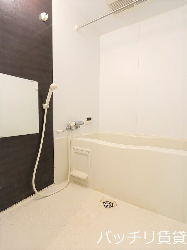 バス・シャワールーム　別号室タイプの為、現状を優先致します。