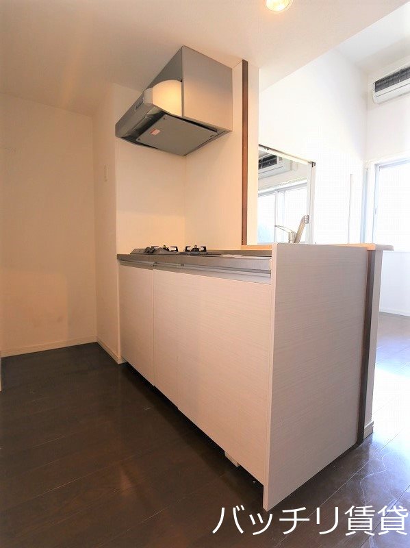 キッチン　別号室タイプの為、現状を優先致します。