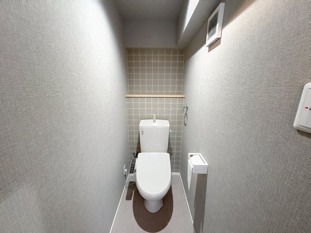 トイレ　写真、間取図面、設備、概要などが現況と異なる場合は現況優先と