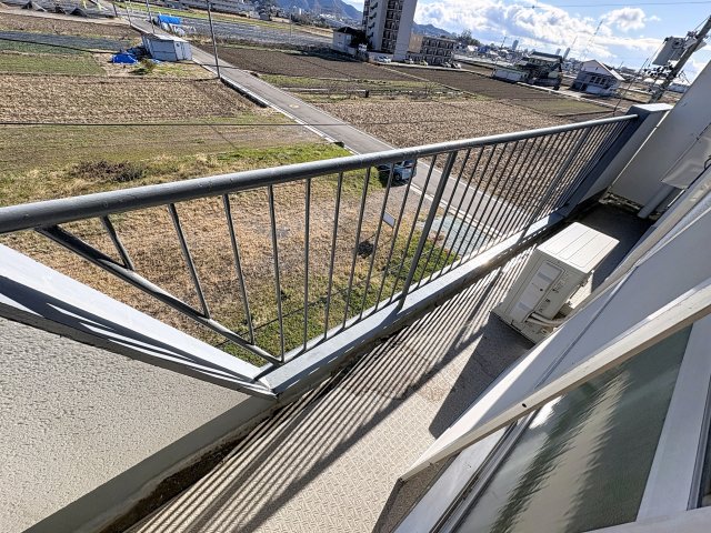 バルコニー　写真、間取図面、設備、概要などが現況と異なる場合は現況優先と