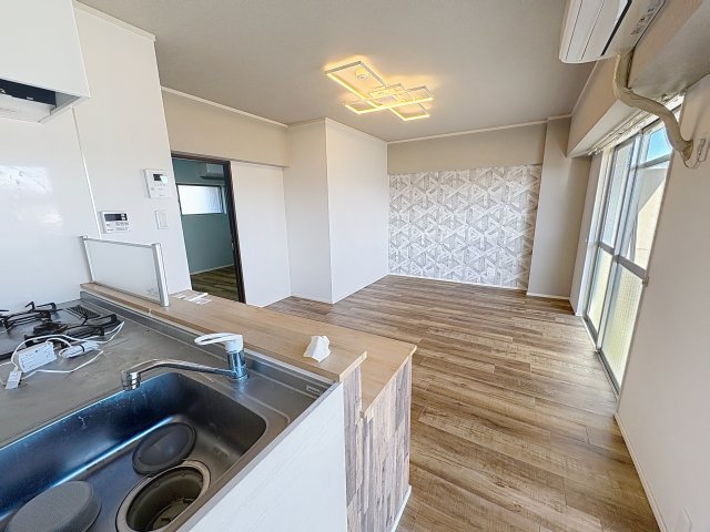 居室・リビング　写真、間取図面、設備、概要などが現況と異なる場合は現況優先と