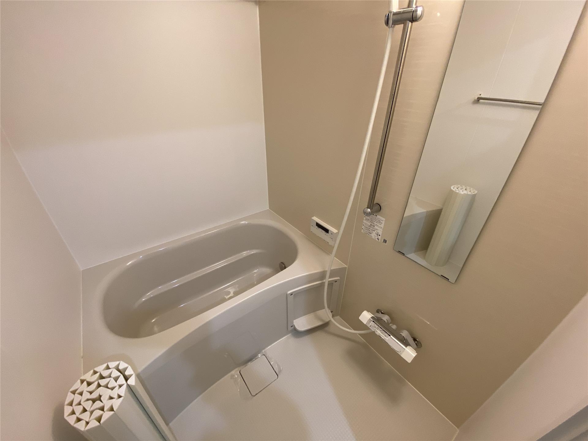 バス・シャワールーム　浴室乾燥機・追焚機能付きです