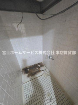 バス・シャワールーム　浴槽入れ替え中