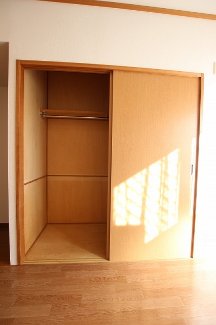 収納　同物件別号室の写真です。