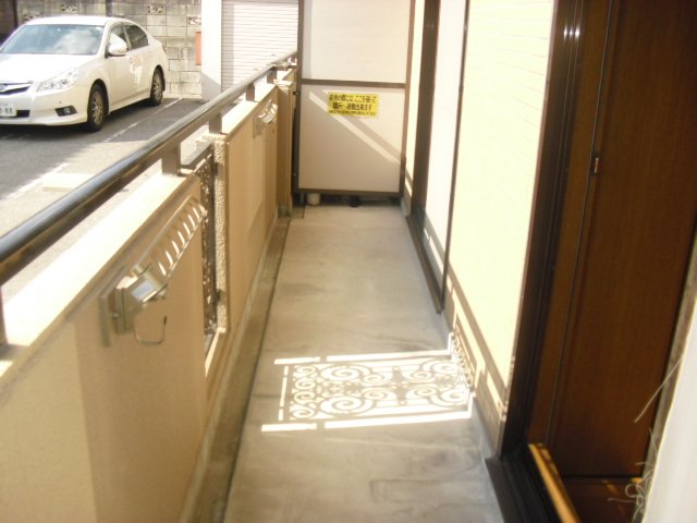 バルコニー　同物件別号室の写真です。