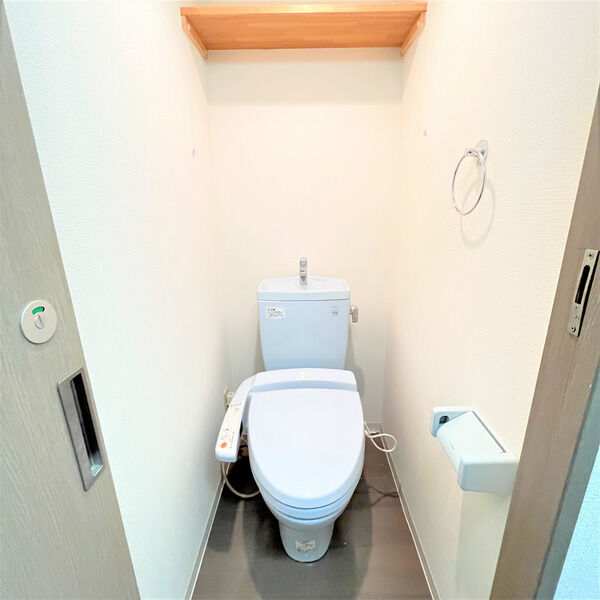 トイレ　温水洗浄便座