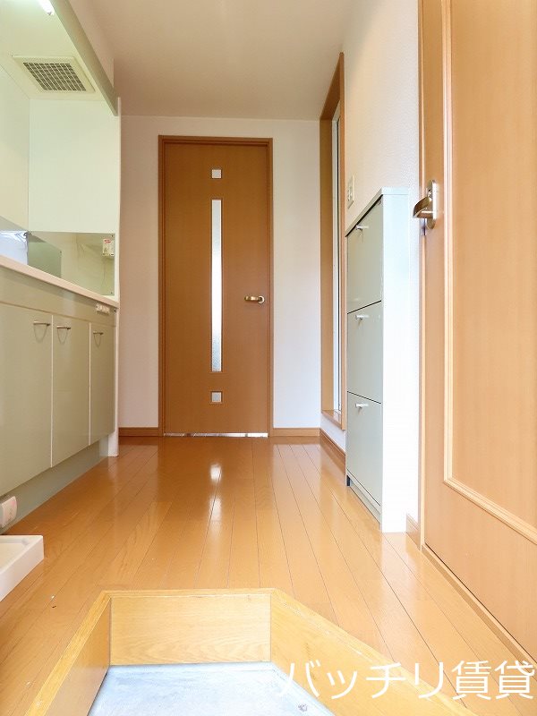 玄関　同型タイプの為現状を優先致します。