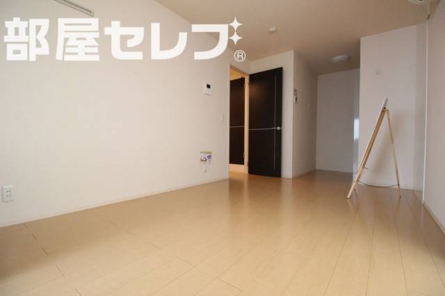 居室・リビング　リビングの洋室をつなげれます。