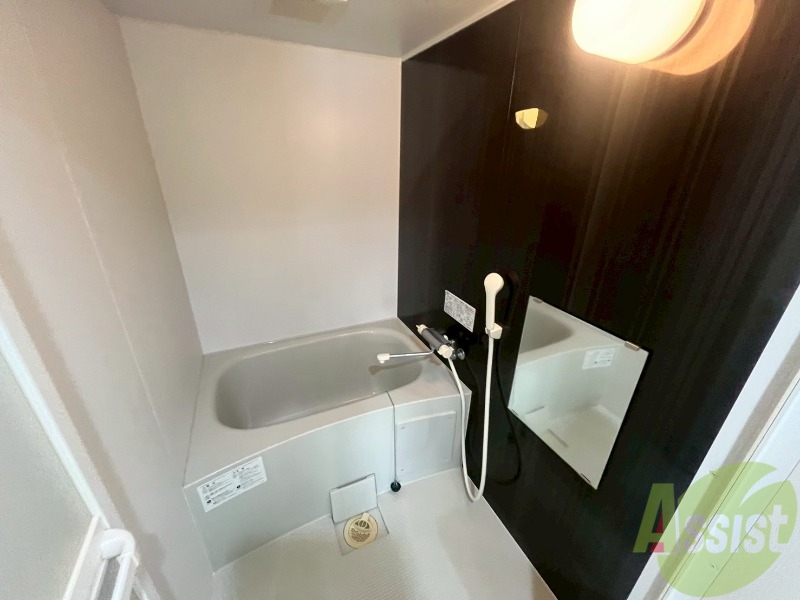 バス・シャワールーム　ユニットバスです。疲れを癒すのに欠かせませんね！