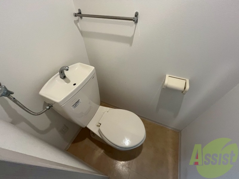 トイレ　こちらはトイレです。清潔感があり、安心して使用できます。