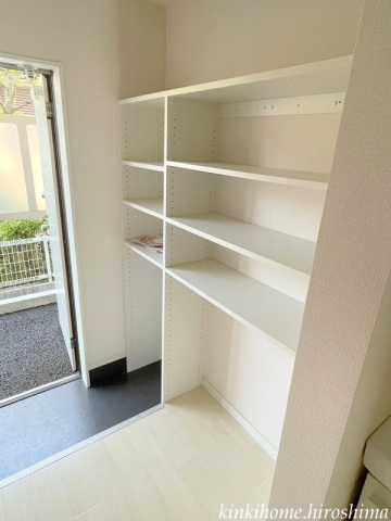 玄関　写真は別のお部屋です。