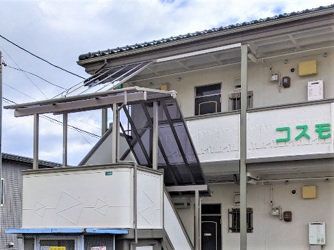 その他共有部分　階段に屋根もついて雨の日も安心