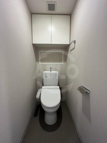 トイレ　エスリード南堀江　温水洗浄便座