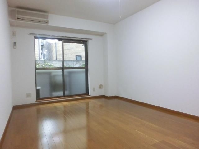 居室・リビング　明るい洋室