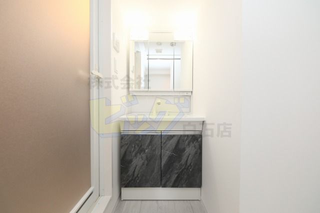 洗面設備　人気の独立洗面化粧台付きです♪