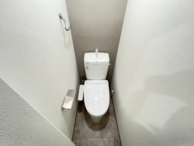 トイレ　温水洗浄便座