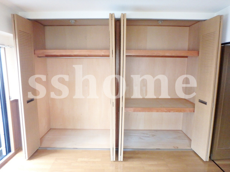 収納　壁一面のクローゼット