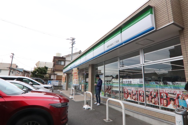 コンビニ　ファミリーマート　瑞穂本願寺二丁目店（コンビニ）まで300m