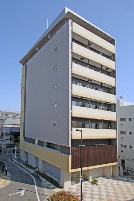 建物外観　８階建ての賃貸マンション