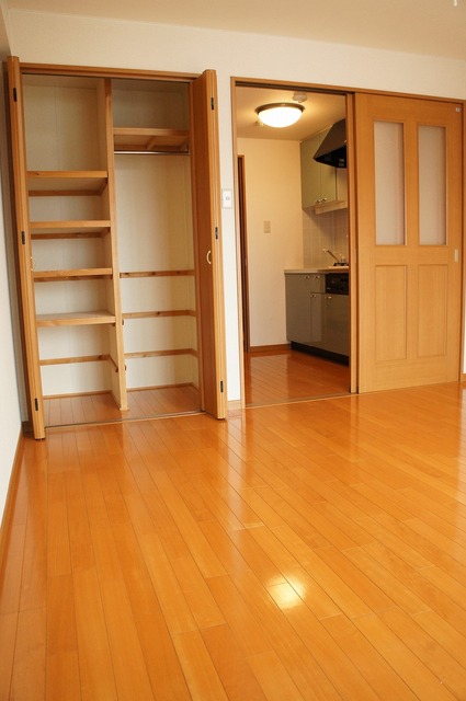 居室・リビング　室内、魅力十分。ゆとりの広さ♪