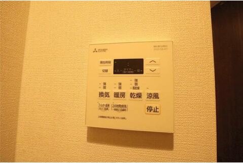 その他設備　天気の悪い日も安心の浴室乾燥機付きです♪