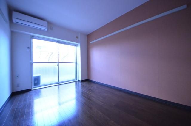 居室・リビング　☆落ち着いたお部屋です☆