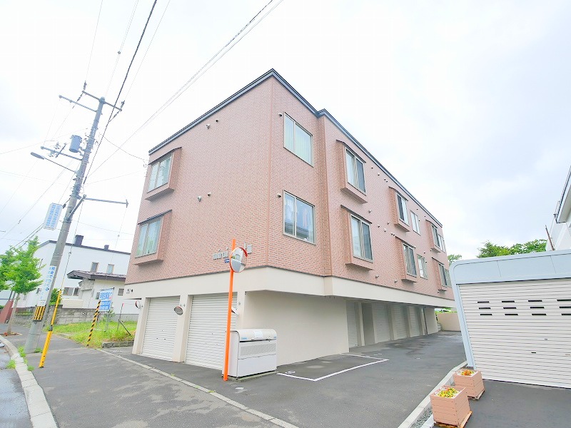 建物外観　閑静な住宅地に建つお部屋です♪