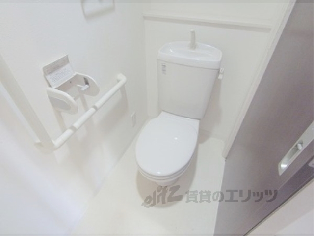 トイレ　トイレとても広々しています