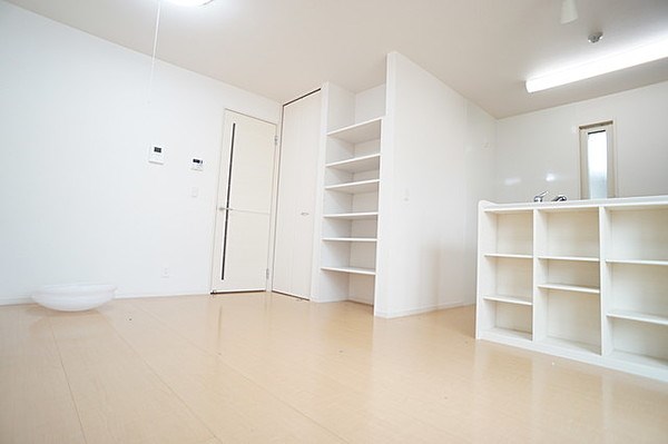 居室・リビング　※別室参考写真※ リビングは南向きで陽当り良好