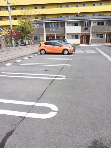 駐車場　駐車場に車を止められます