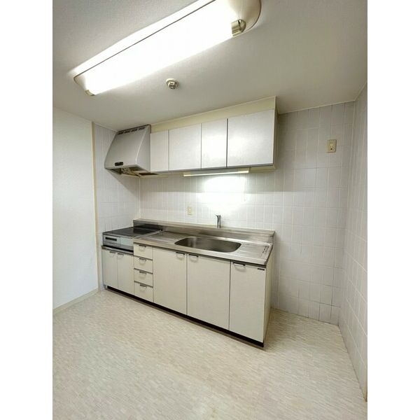 キッチン　IHコンロ付きのシステムキッチン☆