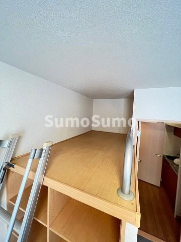 その他部屋・スペース　落ち着いた色調の寝室です