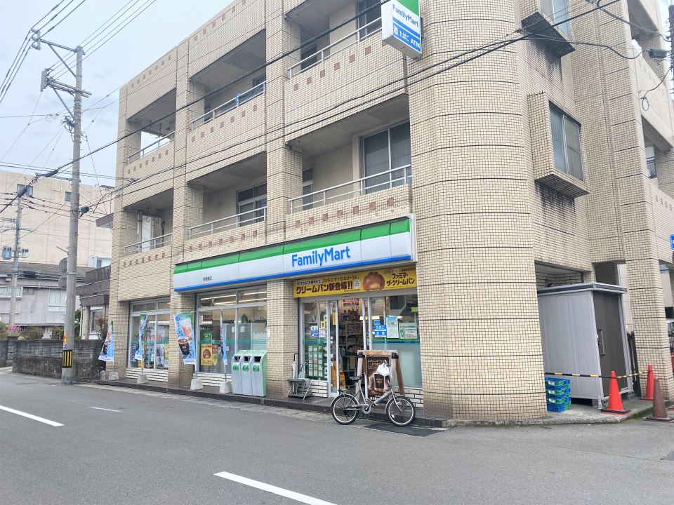 コンビニ　ファミリーマート新屋敷店（コンビニ）まで350m